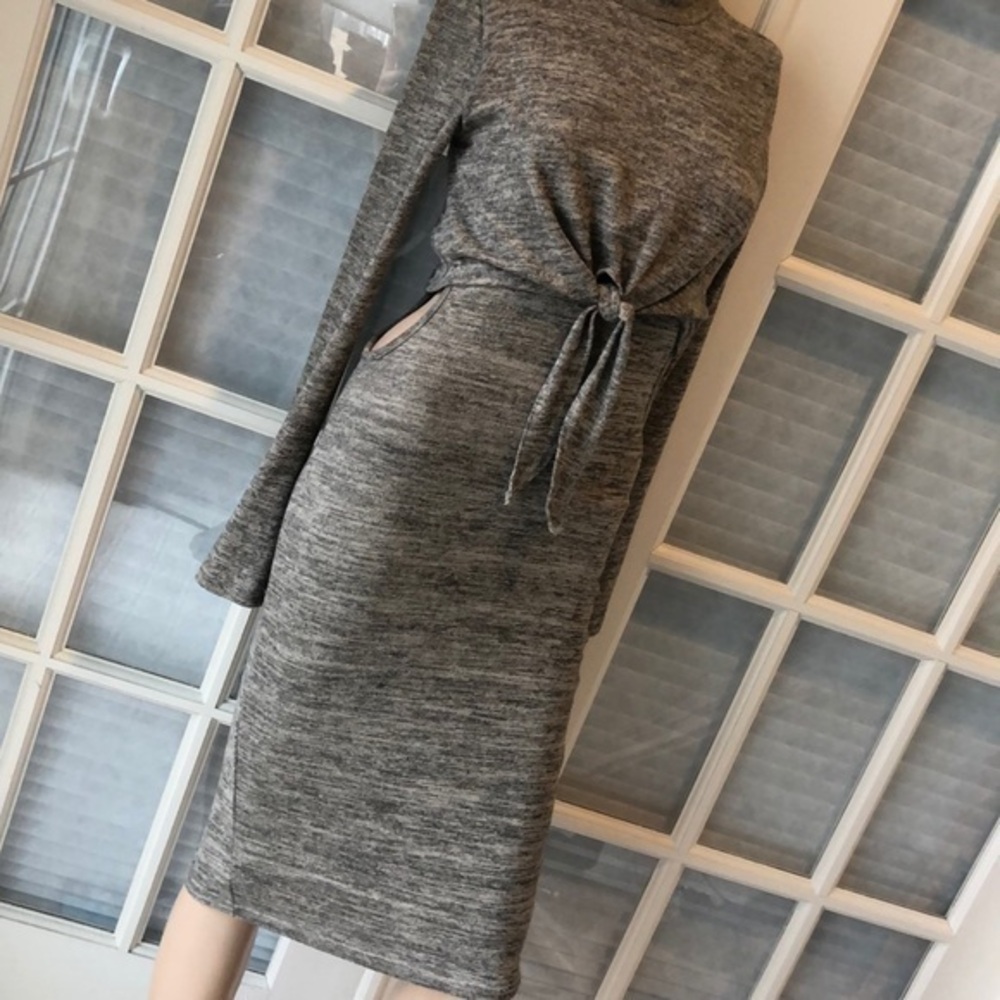 Privy body con Sexy cut out gray sweater dress